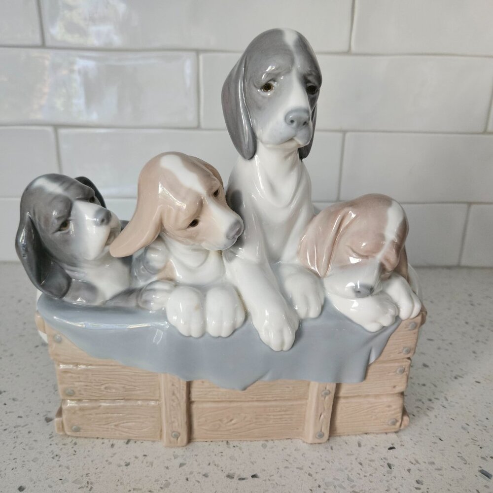 Vintage Lladro Four Beagle Puppies Dogs In Basket With Blanket Retired 1978